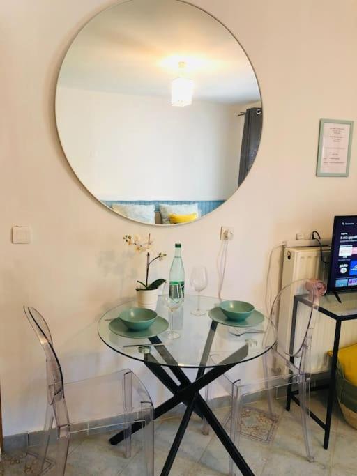 Cosy Studio Design With Modern Bathroom Vaureal Luaran gambar