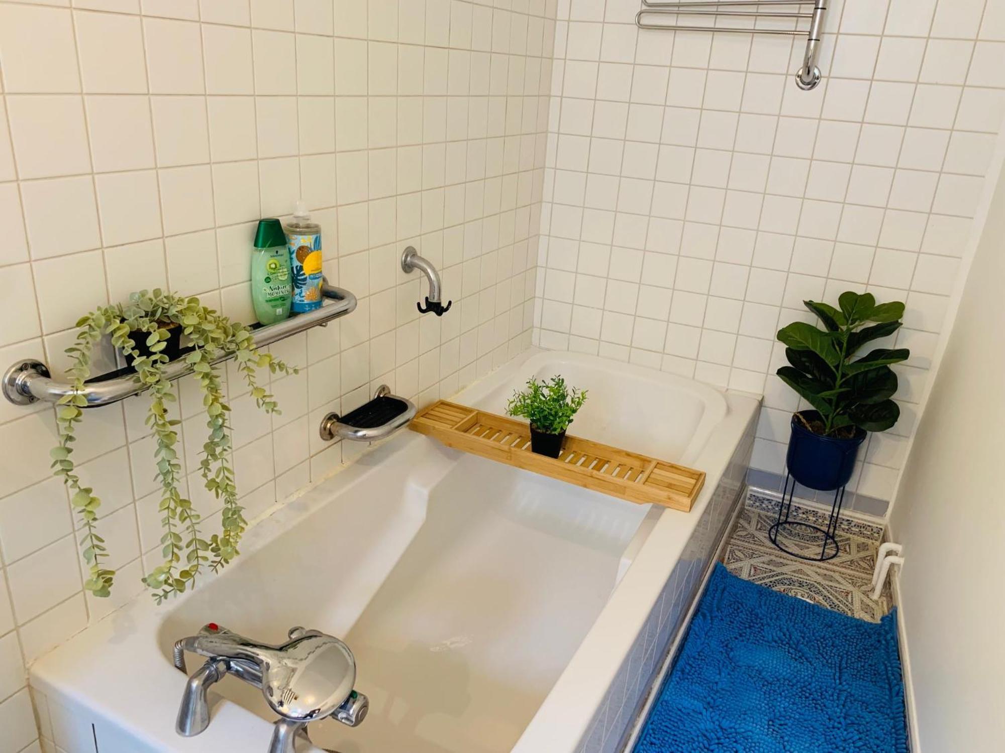 Cosy Studio Design With Modern Bathroom Vaureal Luaran gambar